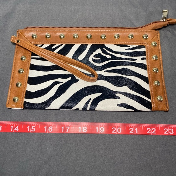 Zebra print wristlet with brown leather trim EUC - Picture 5 of 6